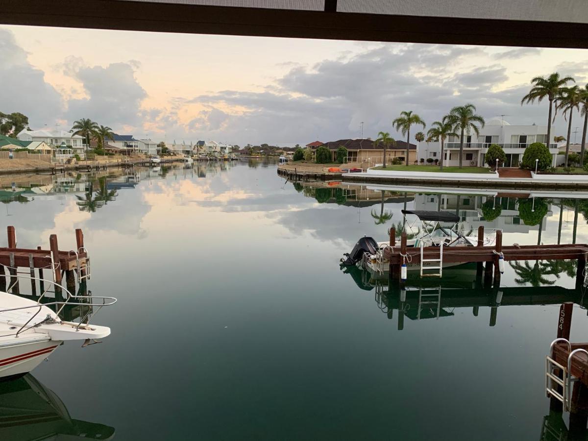 Waterside Canal Dreams Villa Mandurah Bagian luar foto