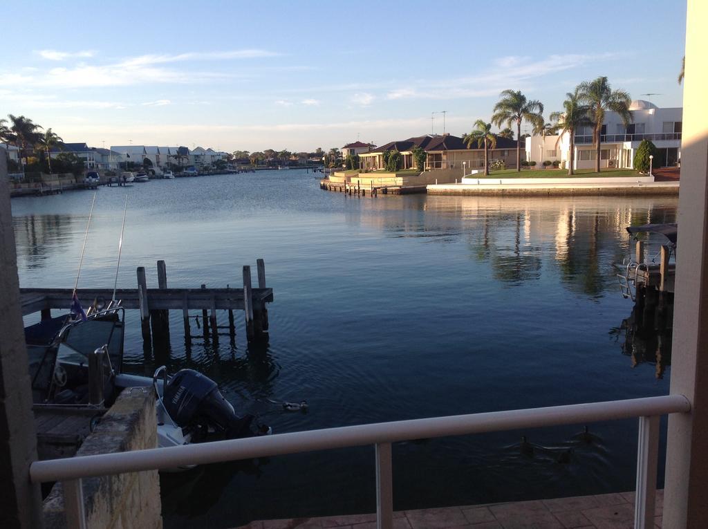 Waterside Canal Dreams Mandurah Bagian luar foto