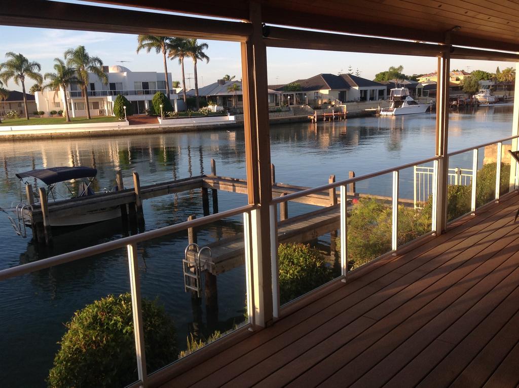 Waterside Canal Dreams Villa Mandurah Bagian luar foto