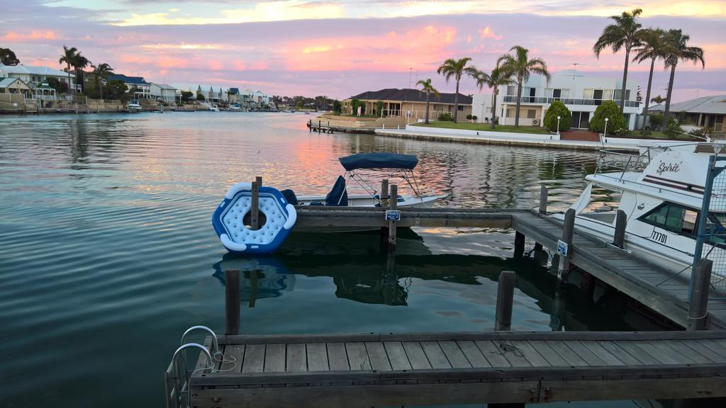 Waterside Canal Dreams Villa Mandurah Bagian luar foto