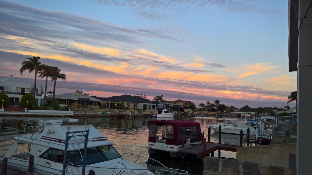 Waterside Canal Dreams Villa Mandurah Bagian luar foto