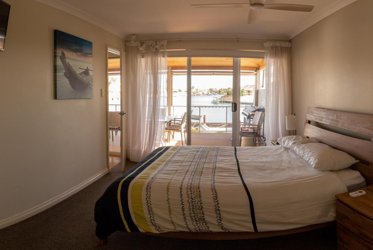 Waterside Canal Dreams Villa Mandurah Bagian luar foto