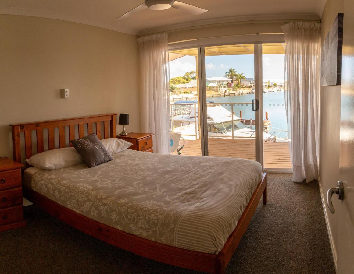 Waterside Canal Dreams Villa Mandurah Bagian luar foto