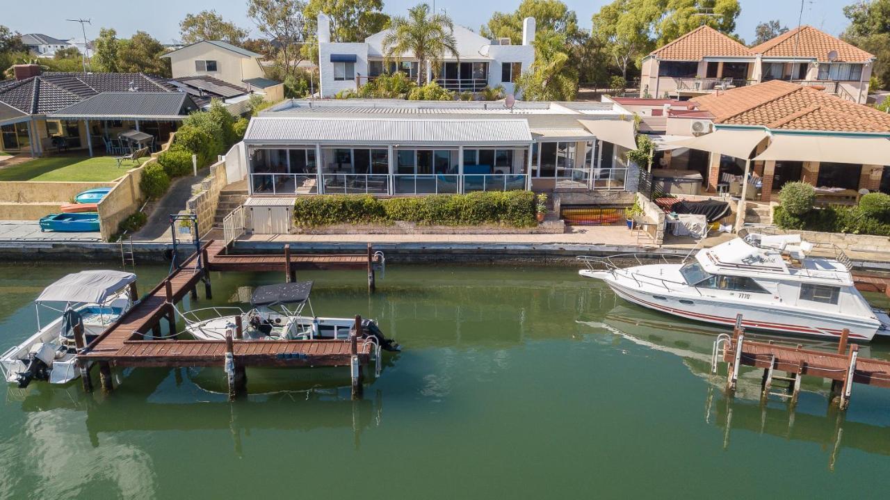 Waterside Canal Dreams Villa Mandurah Bagian luar foto