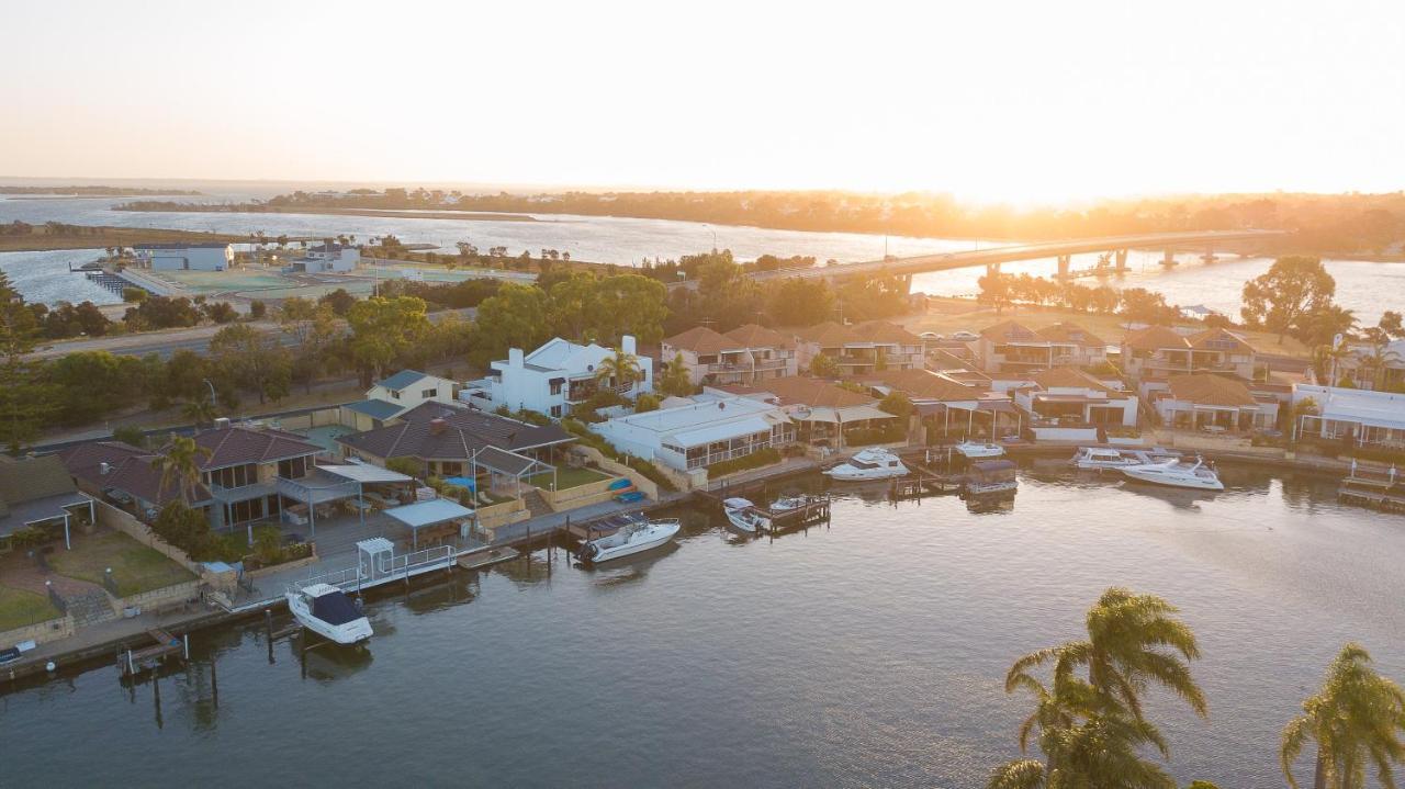 Waterside Canal Dreams Villa Mandurah Bagian luar foto